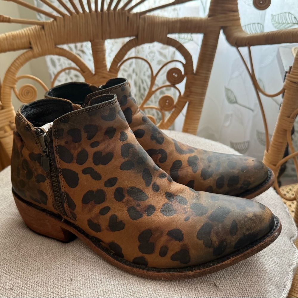 Liberty Black Cheetah / Leopard Print Leather Ankle Booties - 🐆